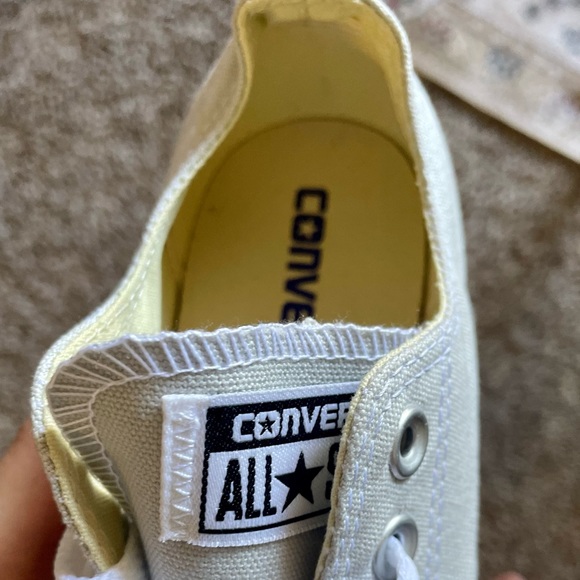 CONVERSE: Light Grey Chuck Taylor All Star Classic - Picture 2 of 3